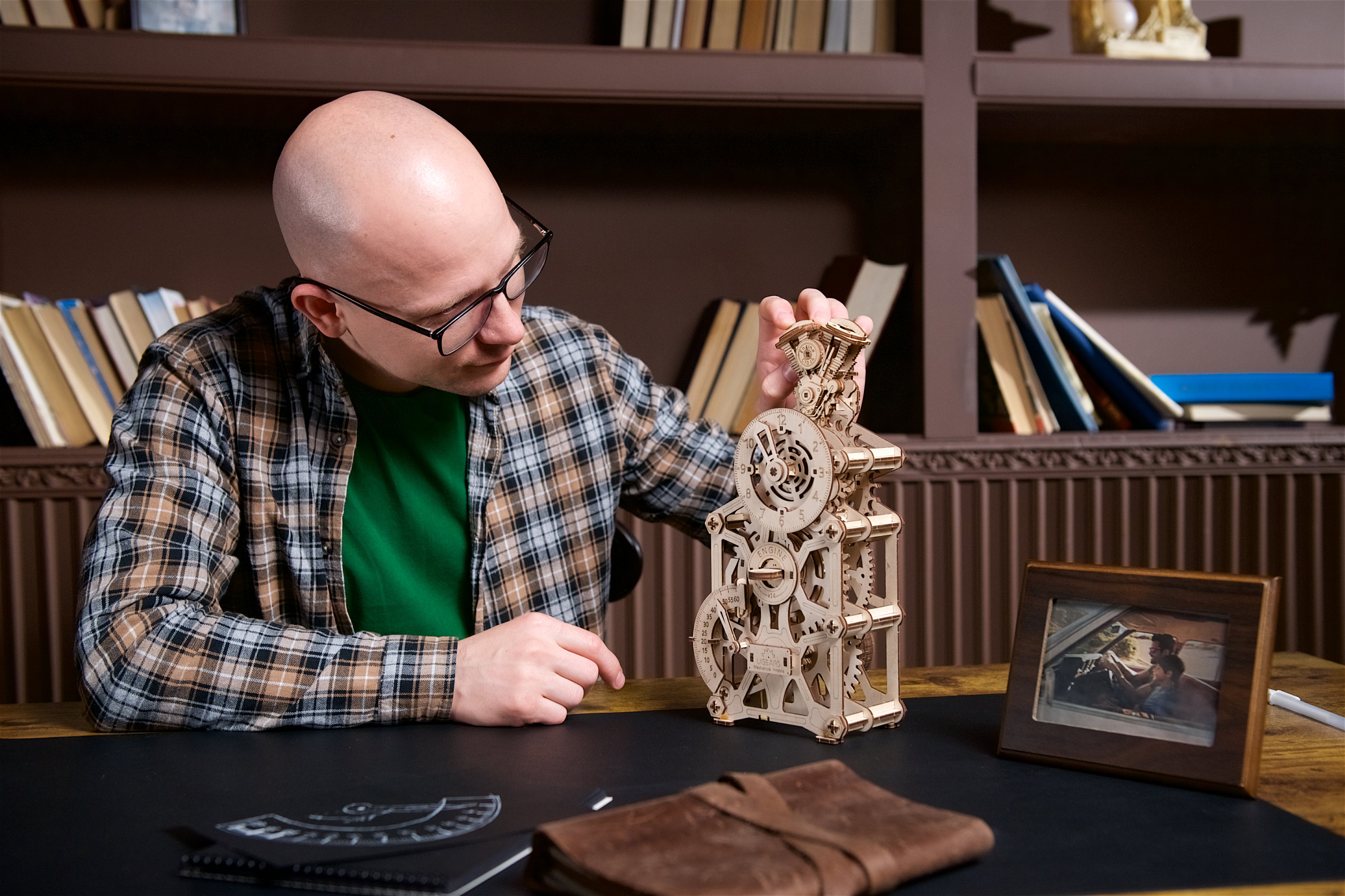 Engine Clock - Zweizylinder Uhr