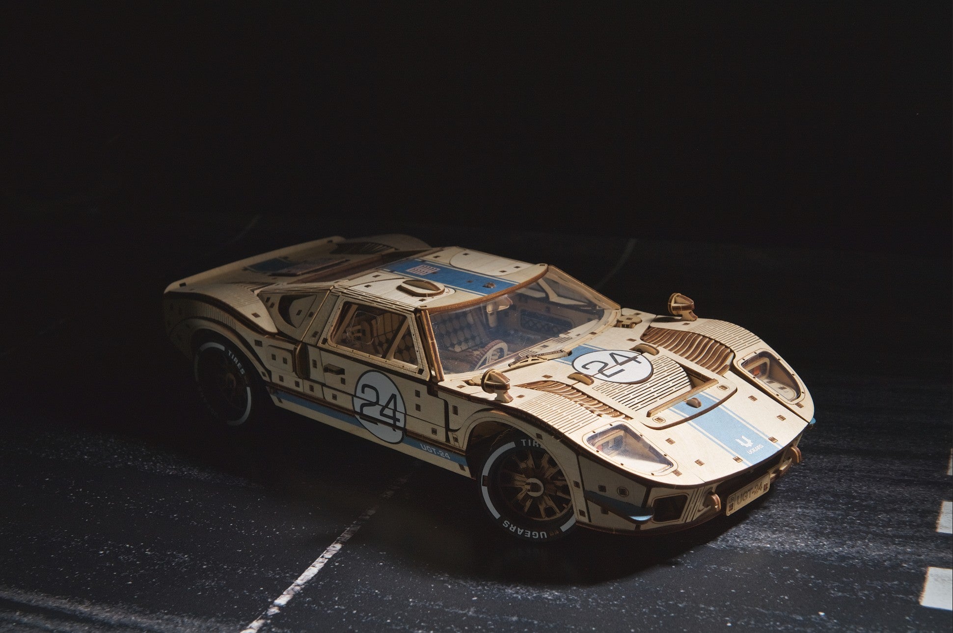 UGT-24 Rennwagen