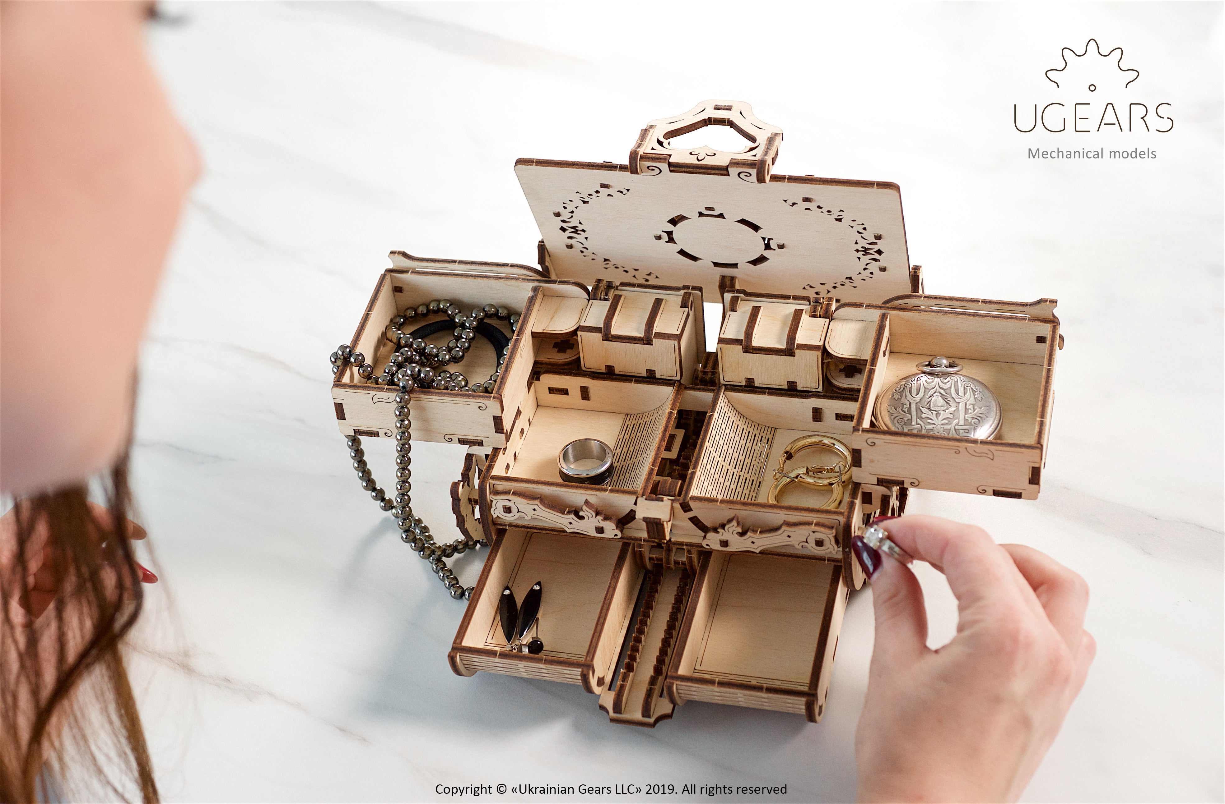 Schmuckkästchen / Antik-Schatulle