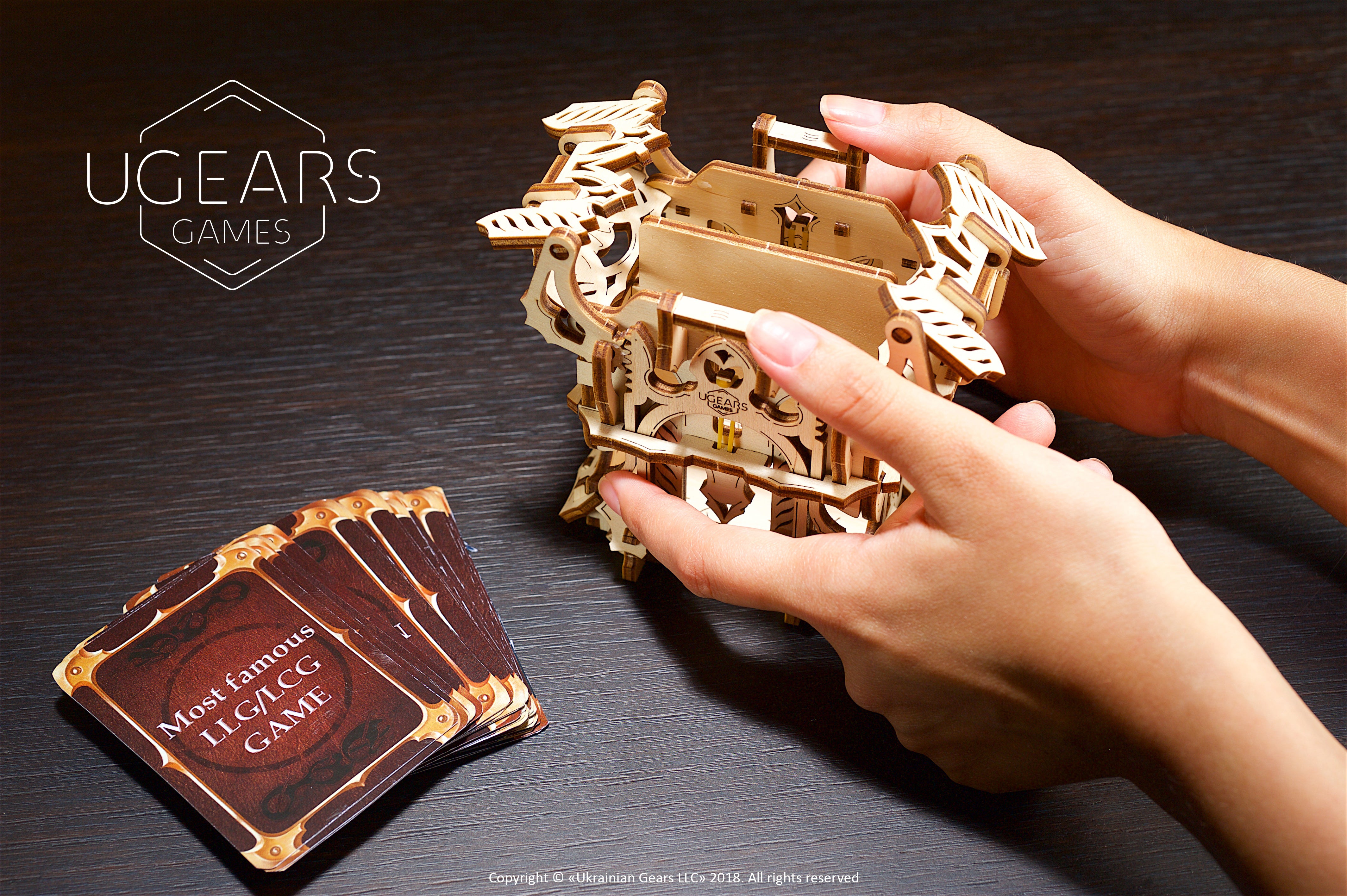 UGears Games: Kartenetui - Deck Holder